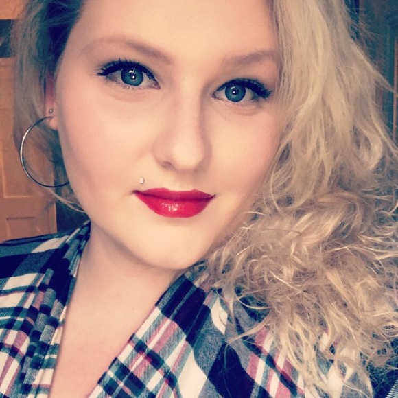 Meet your Posher, Alayna - Picture 3 of 7